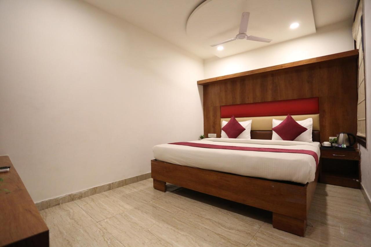 Hotel Sm Suits Near Delhi Airport-Unit By Grand Urban Luxury Yeni Delhi Dış mekan fotoğraf