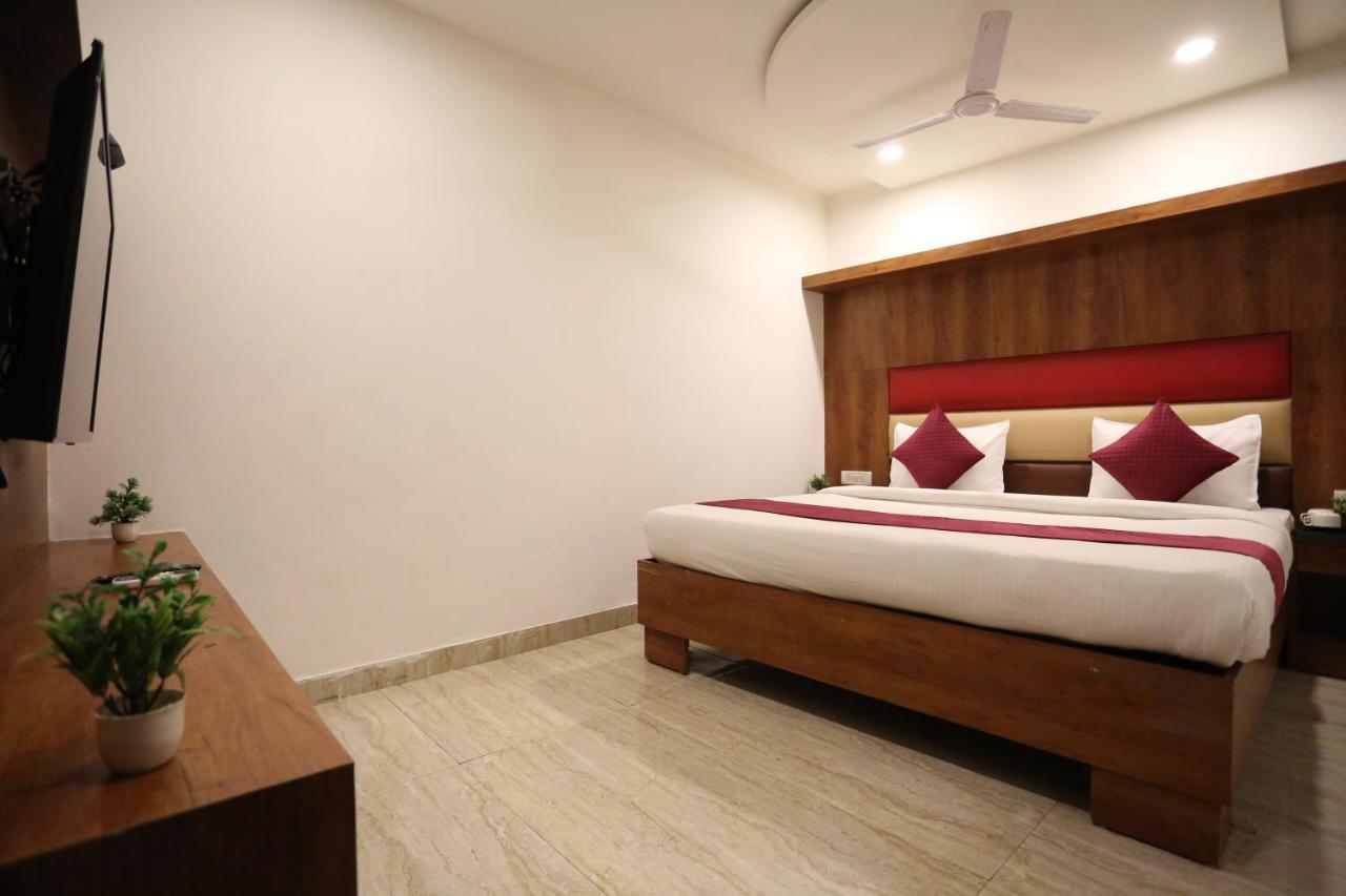 Hotel Sm Suits Near Delhi Airport-Unit By Grand Urban Luxury Yeni Delhi Dış mekan fotoğraf