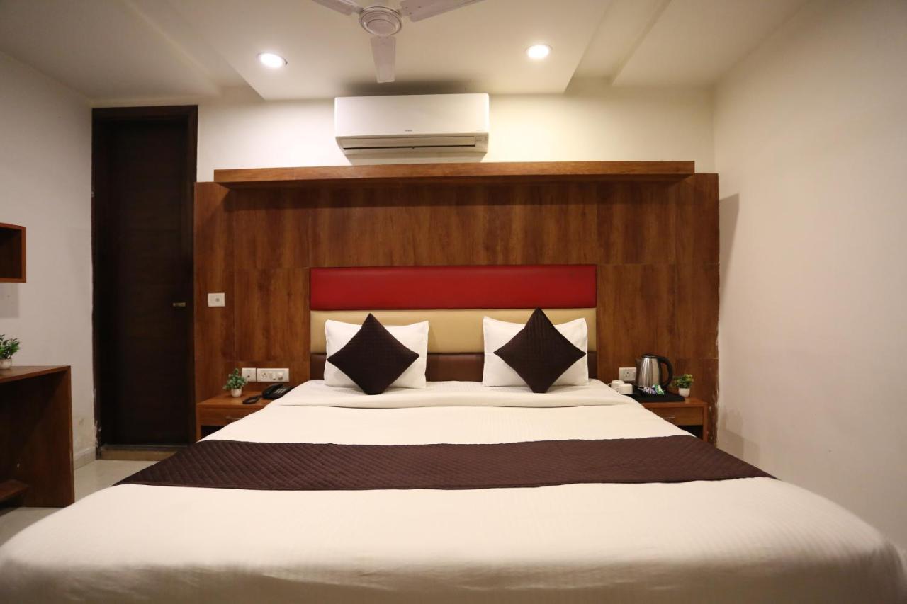 Hotel Sm Suits Near Delhi Airport-Unit By Grand Urban Luxury Yeni Delhi Dış mekan fotoğraf
