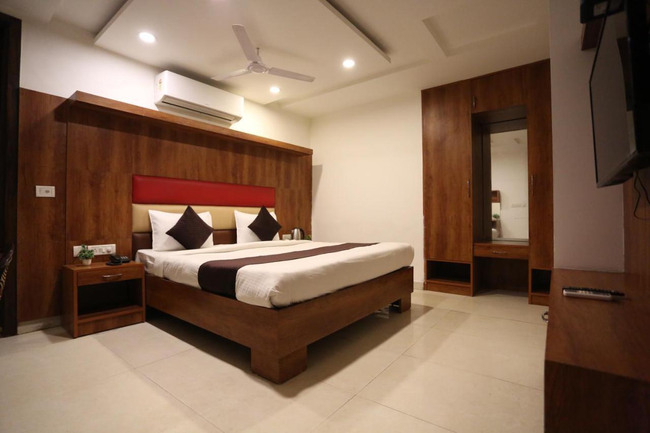 Hotel Sm Suits Near Delhi Airport-Unit By Grand Urban Luxury Yeni Delhi Dış mekan fotoğraf