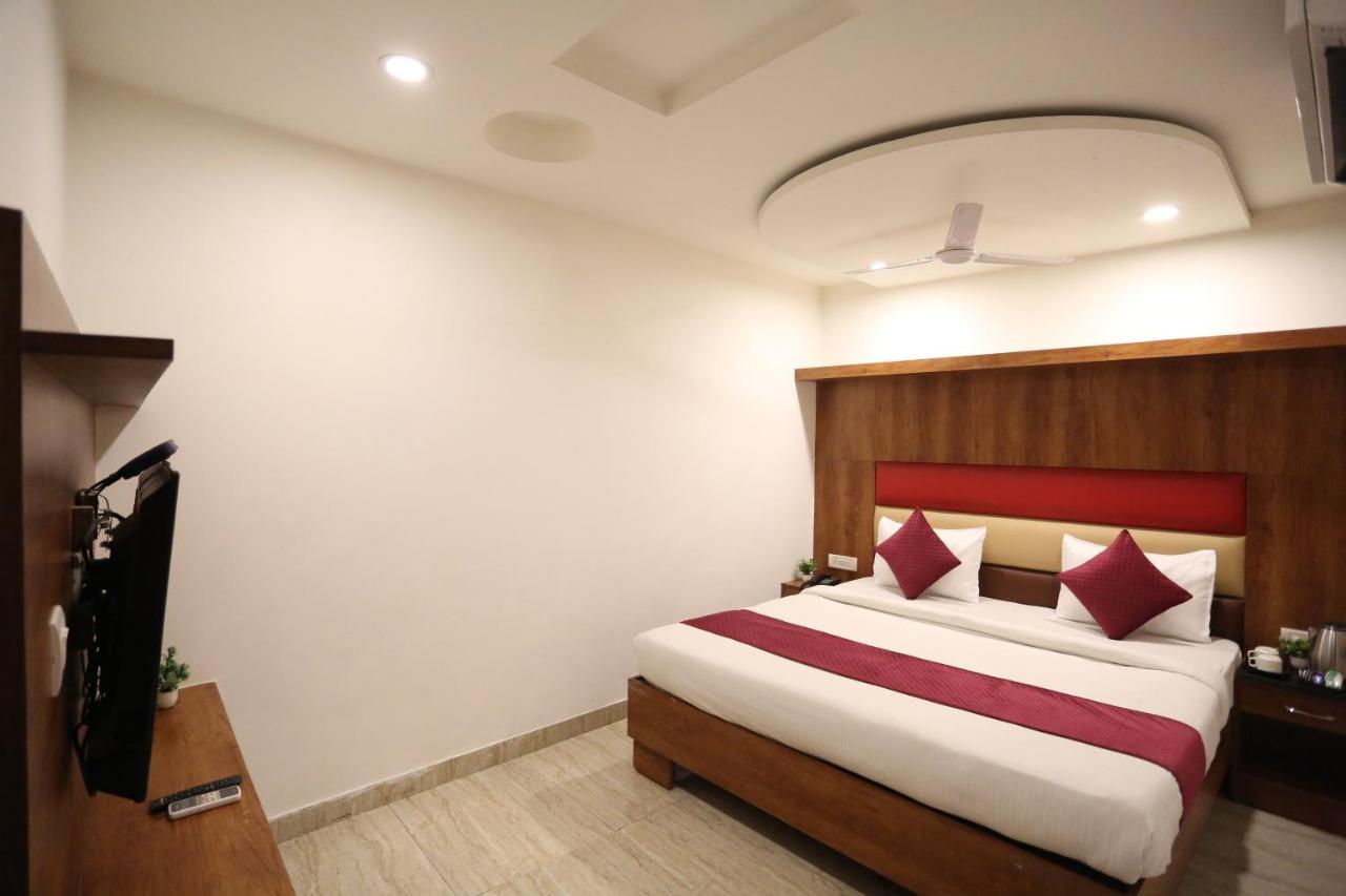 Hotel Sm Suits Near Delhi Airport-Unit By Grand Urban Luxury Yeni Delhi Dış mekan fotoğraf