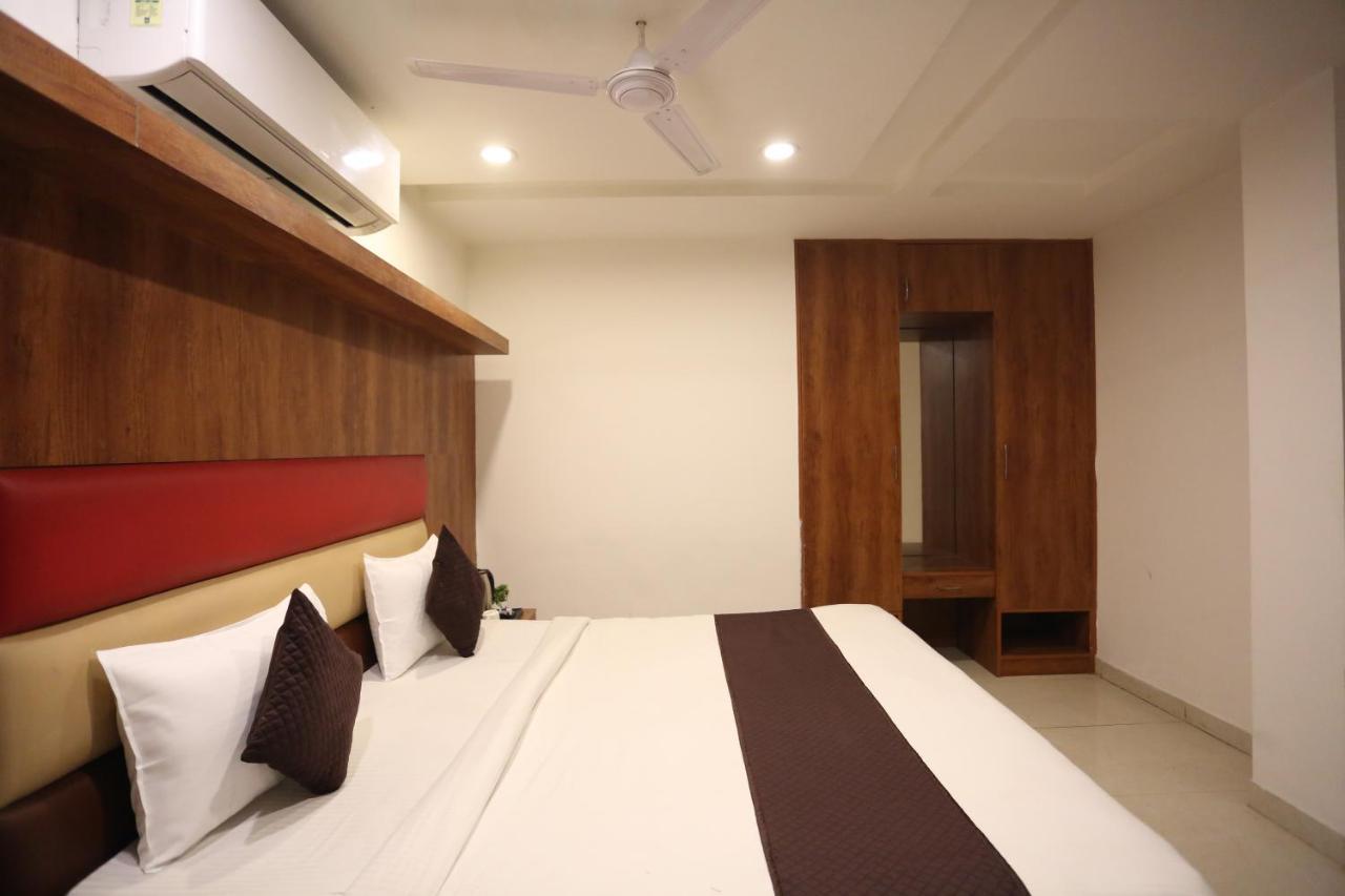 Hotel Sm Suits Near Delhi Airport-Unit By Grand Urban Luxury Yeni Delhi Dış mekan fotoğraf