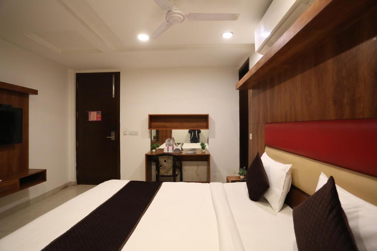 Hotel Sm Suits Near Delhi Airport-Unit By Grand Urban Luxury Yeni Delhi Dış mekan fotoğraf
