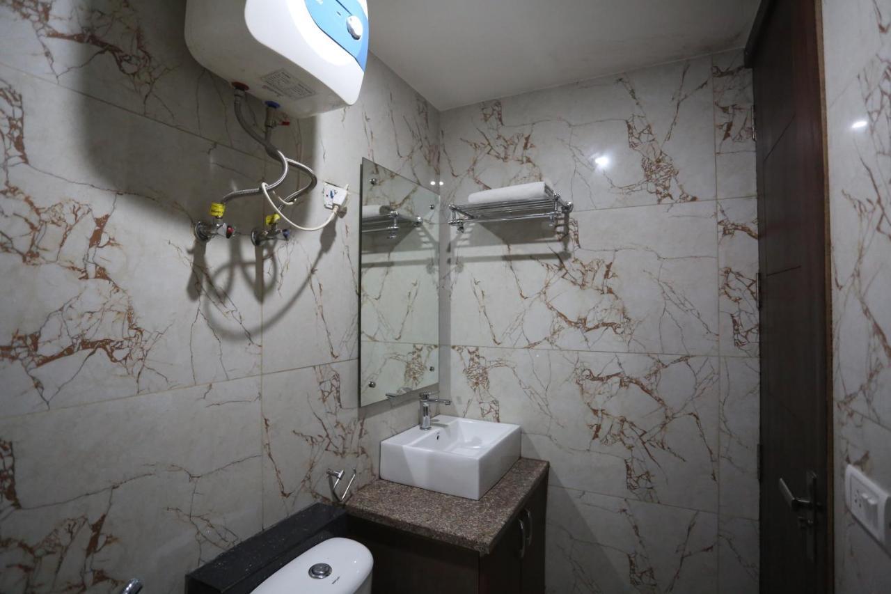 Hotel Sm Suits Near Delhi Airport-Unit By Grand Urban Luxury Yeni Delhi Dış mekan fotoğraf