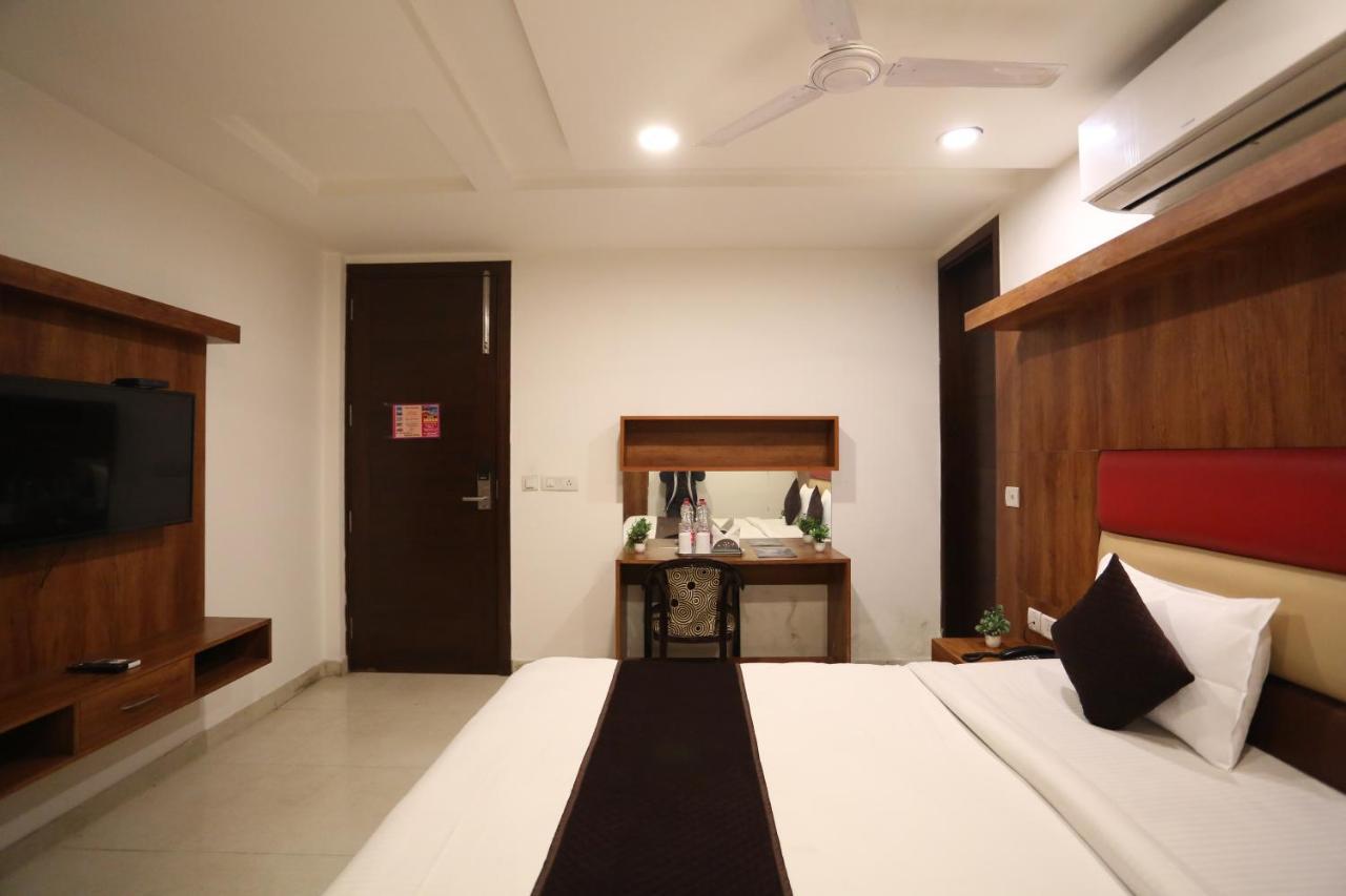 Hotel Sm Suits Near Delhi Airport-Unit By Grand Urban Luxury Yeni Delhi Dış mekan fotoğraf