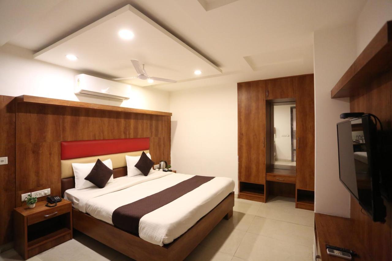 Hotel Sm Suits Near Delhi Airport-Unit By Grand Urban Luxury Yeni Delhi Dış mekan fotoğraf