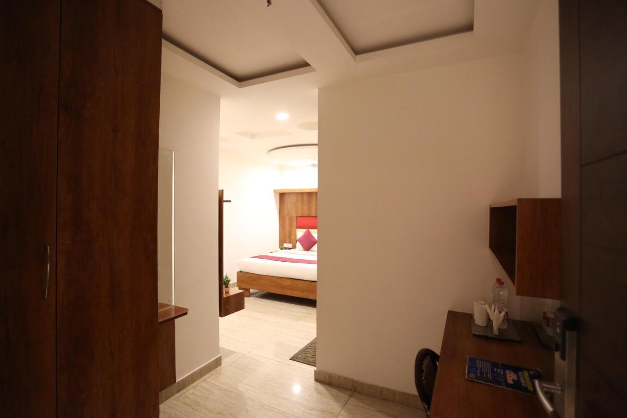 Hotel Sm Suits Near Delhi Airport-Unit By Grand Urban Luxury Yeni Delhi Dış mekan fotoğraf