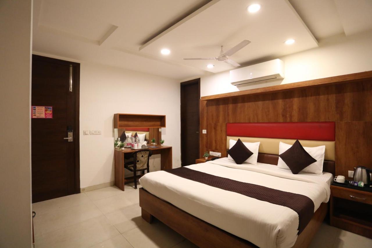 Hotel Sm Suits Near Delhi Airport-Unit By Grand Urban Luxury Yeni Delhi Dış mekan fotoğraf